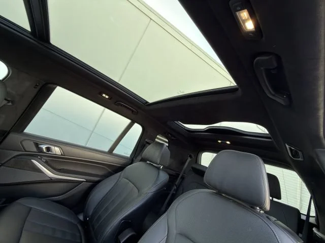 Used 2022 Black BMW M50i image 29