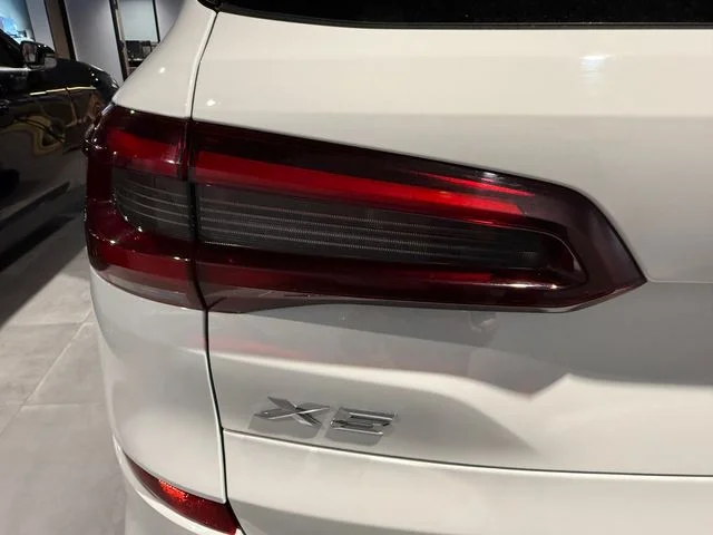 Certified Used 2023 Alpine White BMW xDrive40i image 33