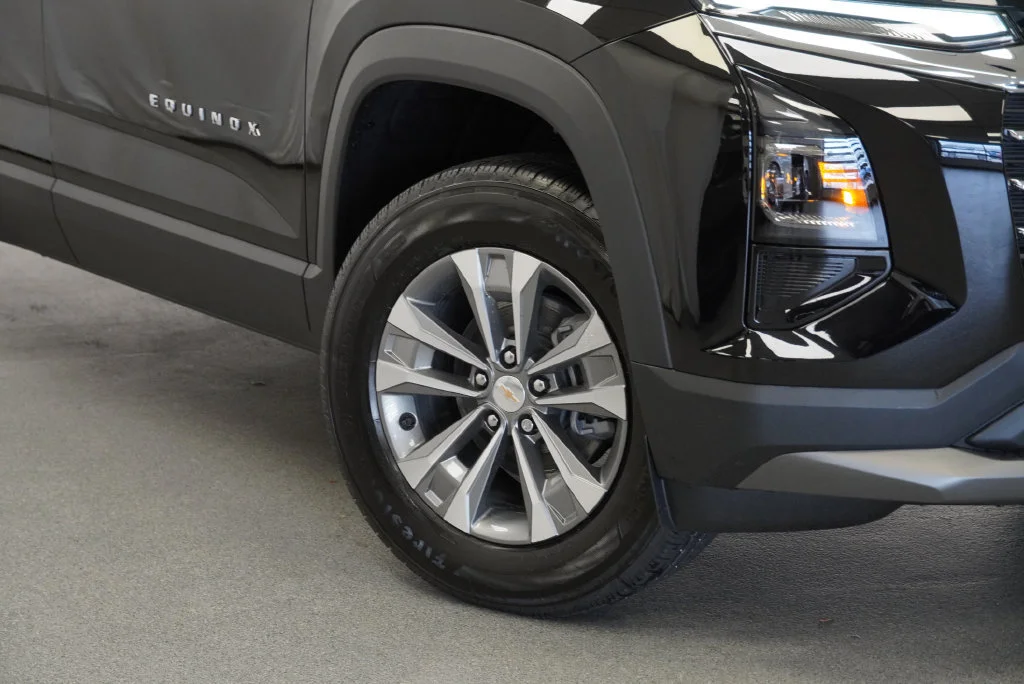 New 2027 Mosaic Black Metallic Chevrolet LT image 10