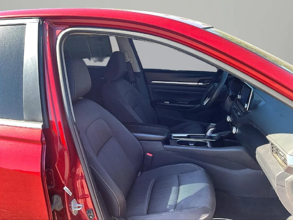 Used 2021 Red Nissan 2.5 SV image 8
