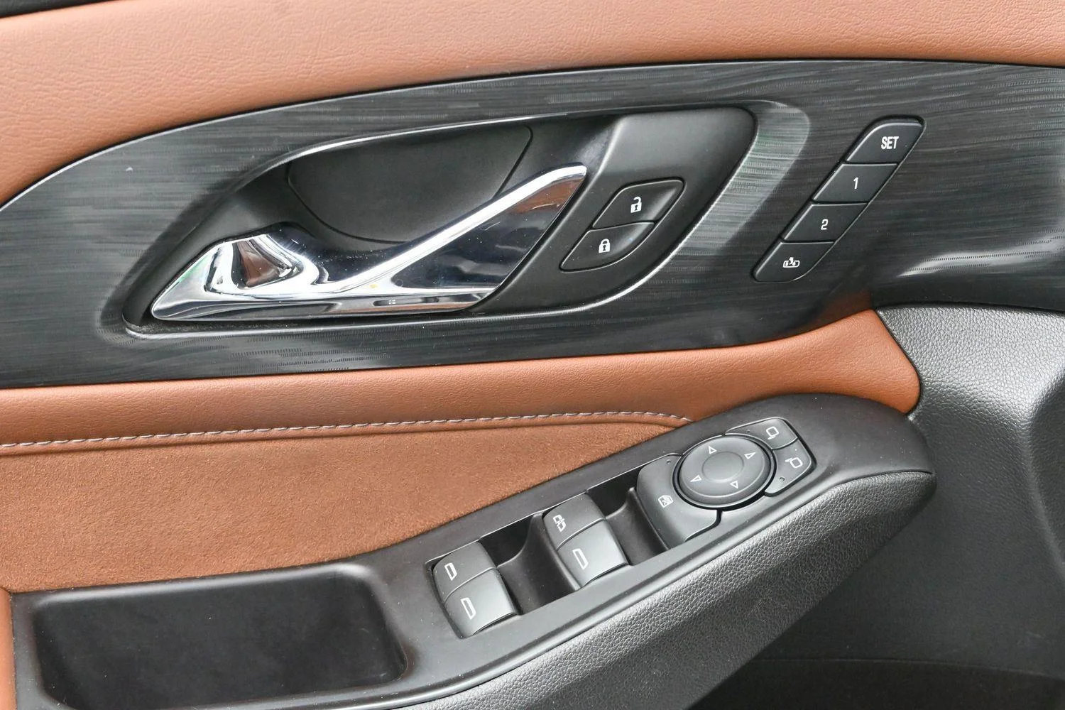 Used 2019 IRIDESCENT PEARL TRICOAT Chevrolet High Country image 14