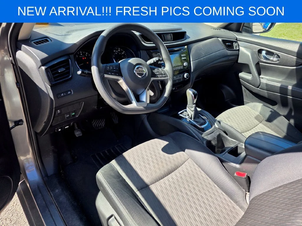 Used 2017 Gray Nissan S image 7