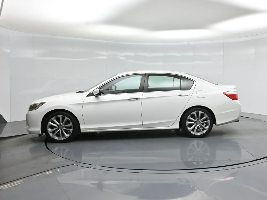 Used 2013  Honda Sport image 24