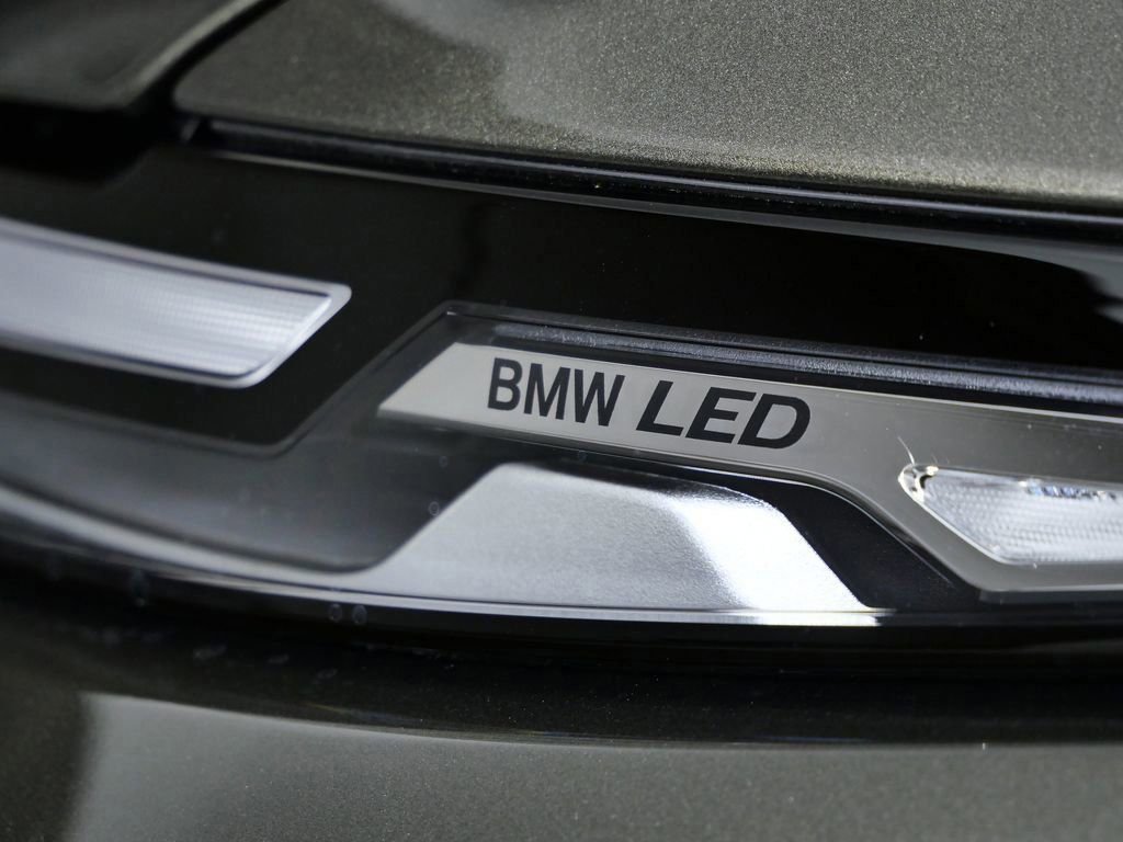 Certified Used 2026 Manhattan Green Metallic BMW xDrive40i image 5