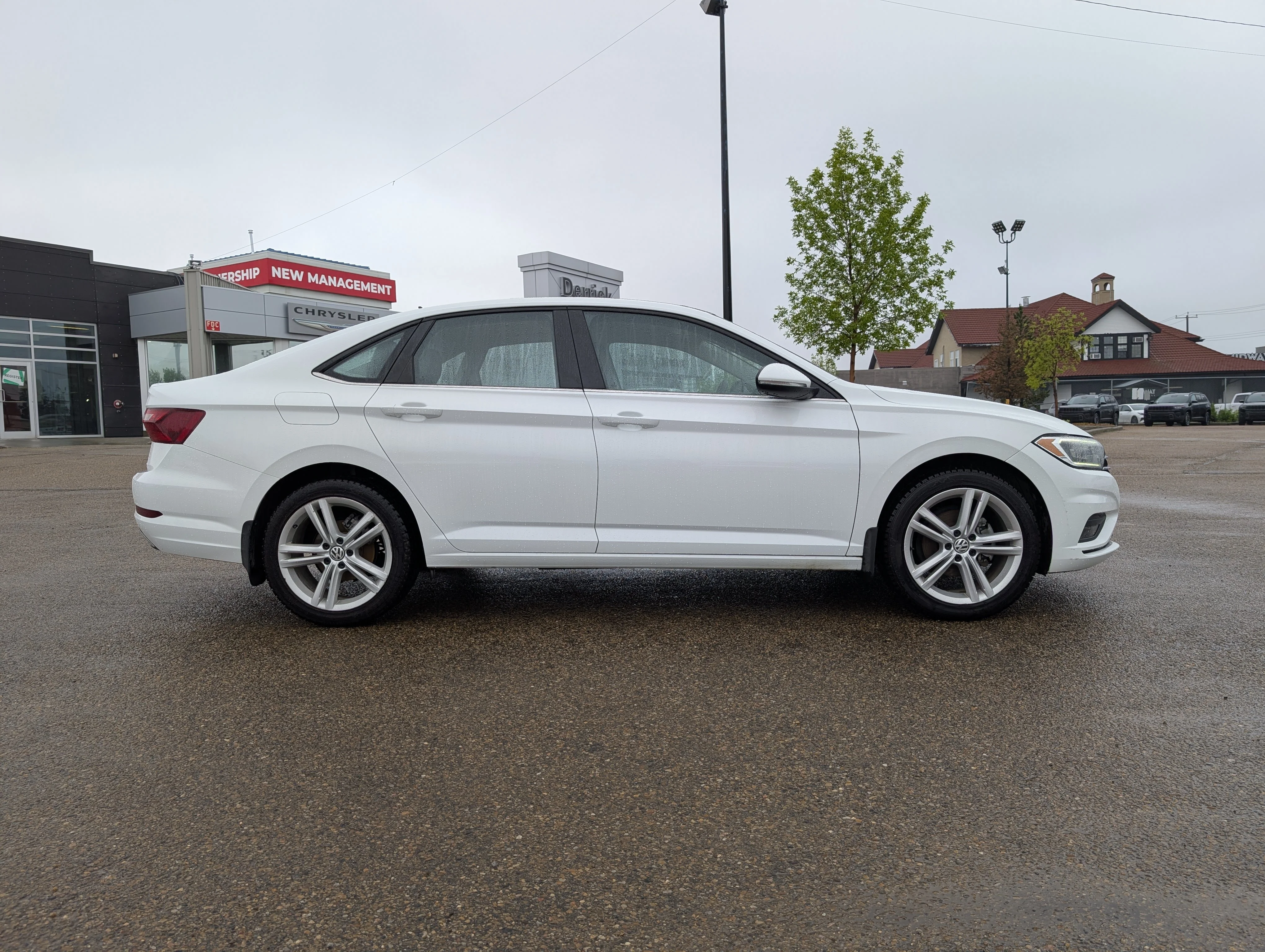 Used 2020 Pure White Volkswagen Execline image 8