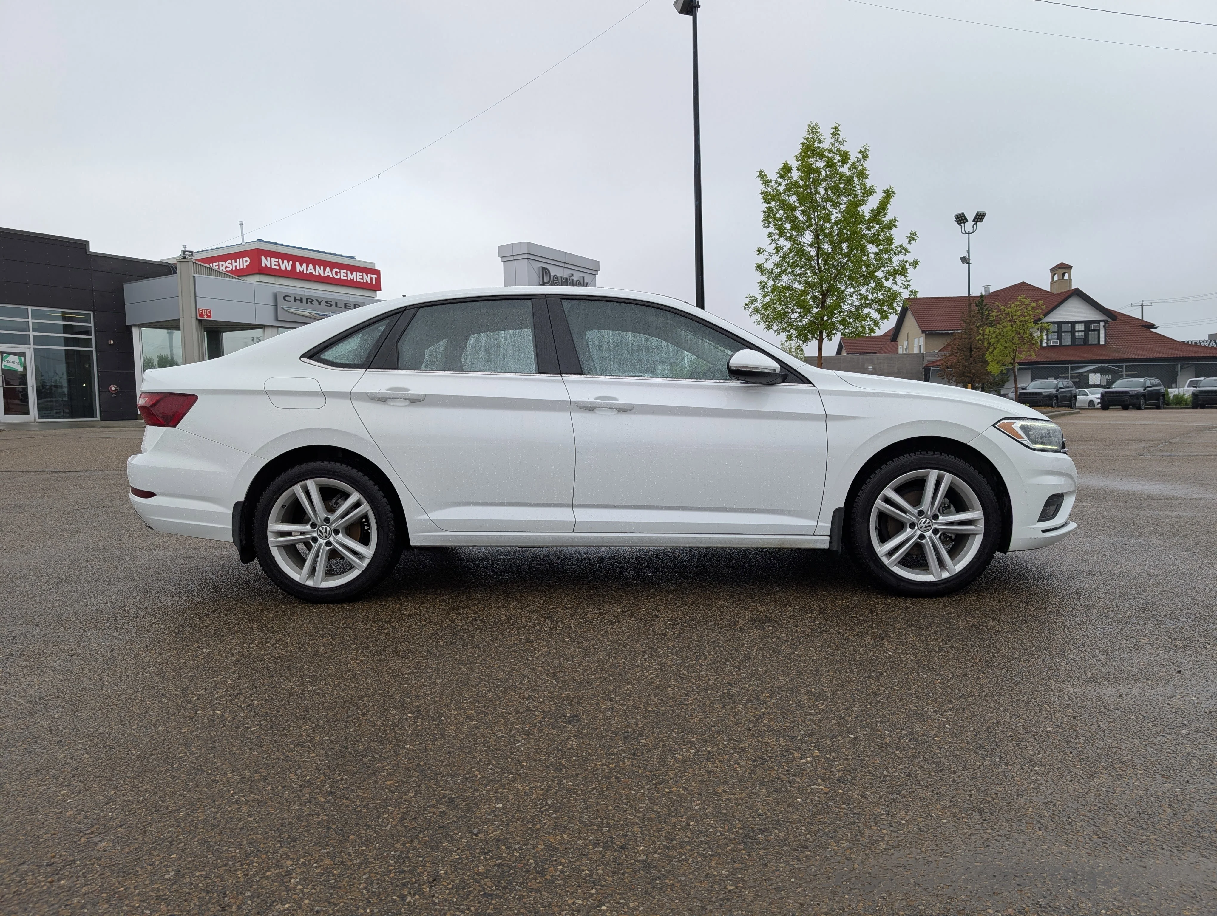 Used 2020 Pure White Volkswagen Execline image 8