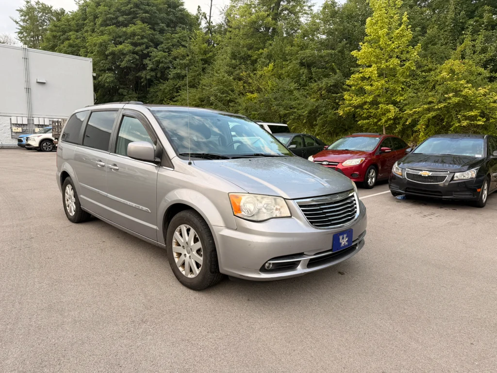 Used 2013 Billet Silver Metallic Clearcoat Chrysler Touring image 3
