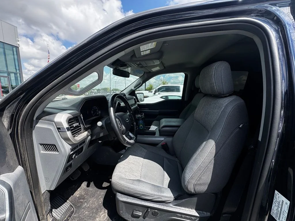Used 2021 Blue Ford XLT image 7