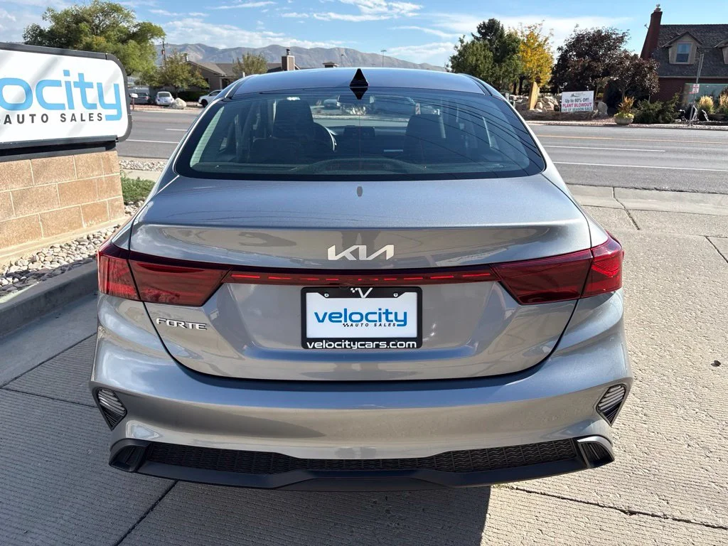 Used 2022 Gray Kia LXS image 5
