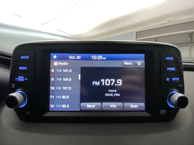Used 2020 Red Hyundai SE image 16