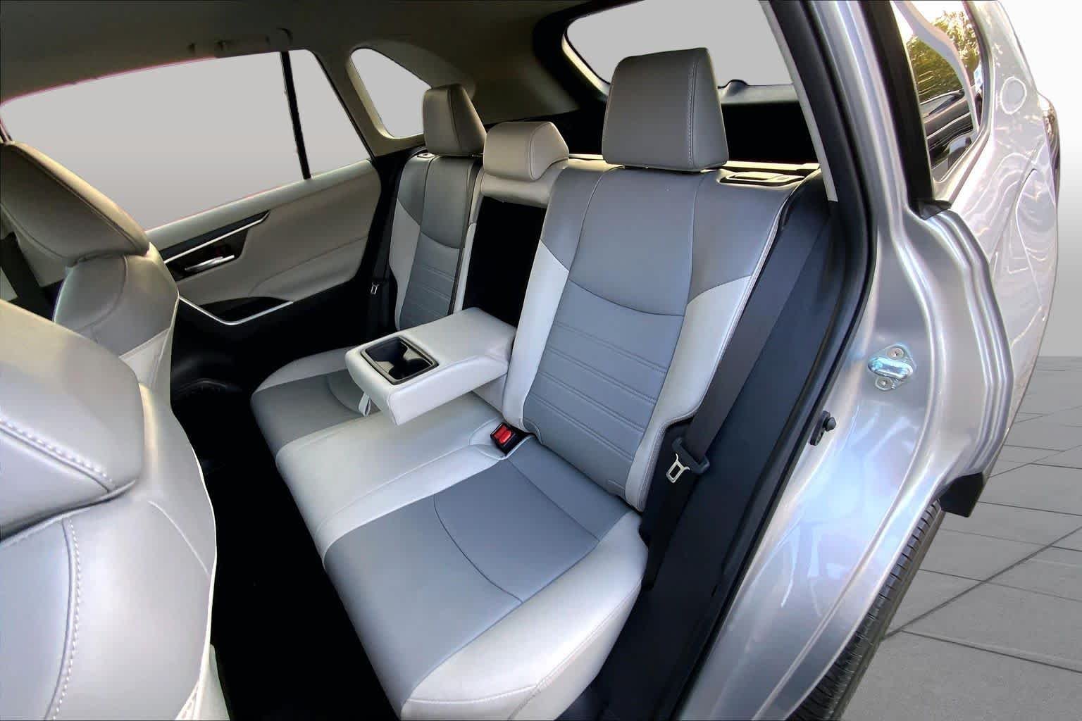 Used 2024 Silver Sky Metallic Toyota XLE Premium image 20