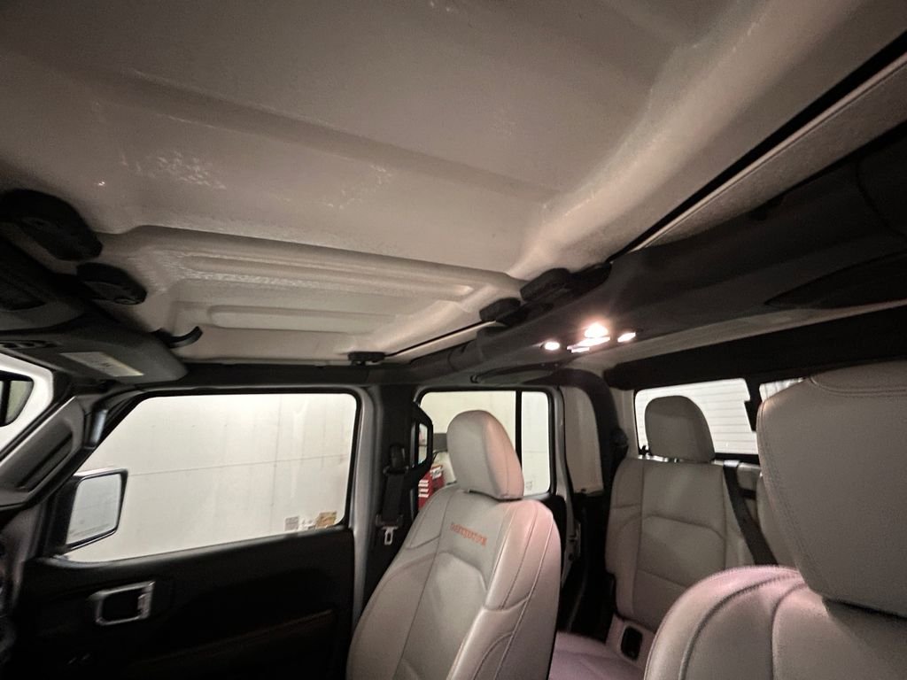 Used 2022 Silver Jeep Mojave image 25