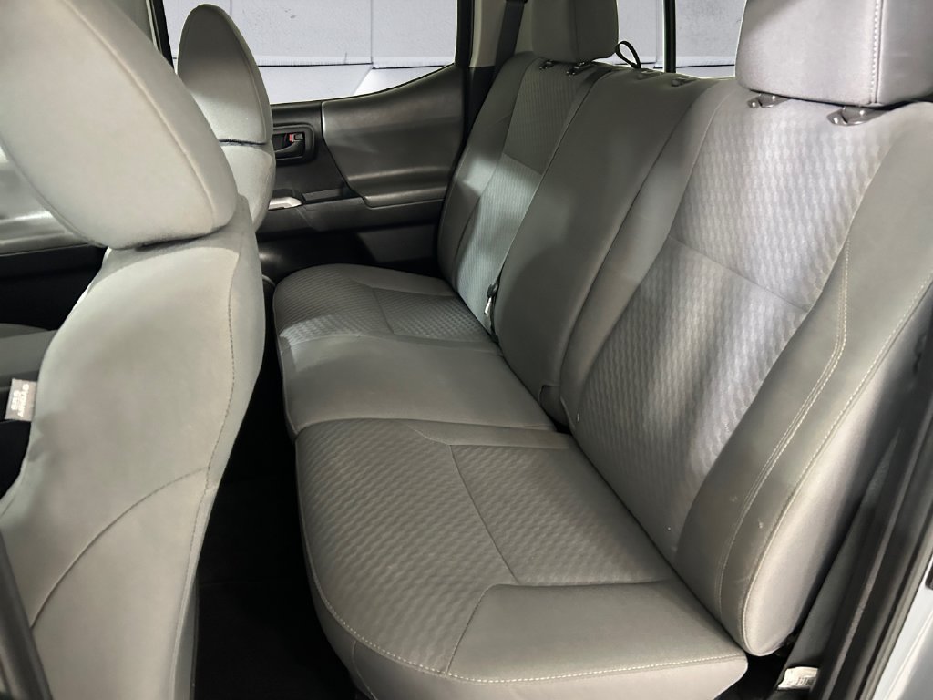 Used 2020  Toyota SR5 image 18