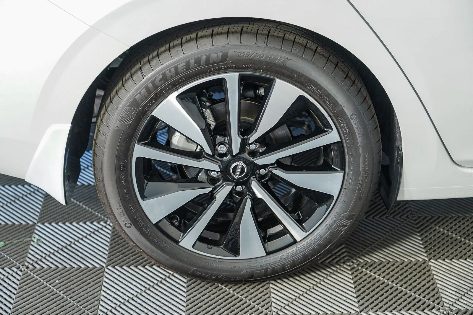 Used 2025 White Nissan SV w/ PREMIUM PKG image 9