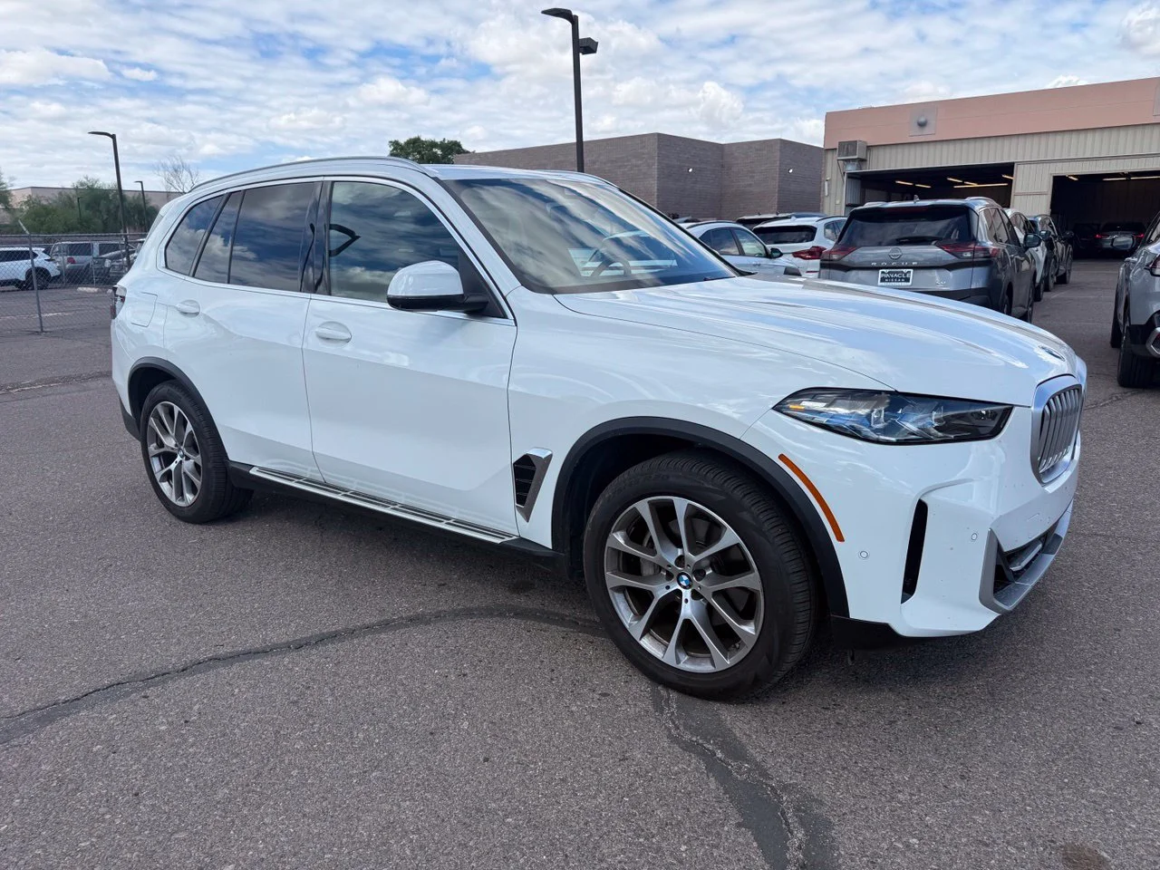 Used 2026 Alpine White BMW xDrive40i image 2