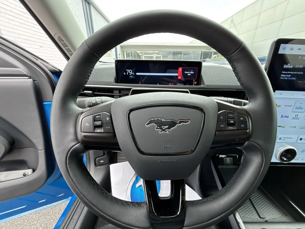 Used 2025 Blue Ford Select image 11