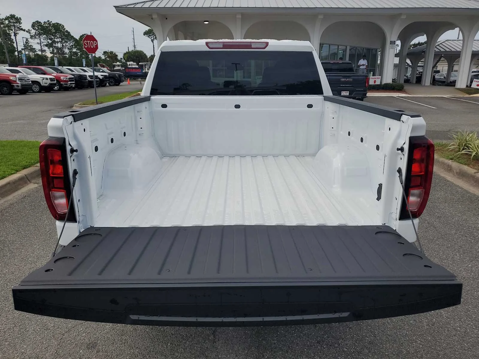 New 2026 Summit White GMC Elevation image 5