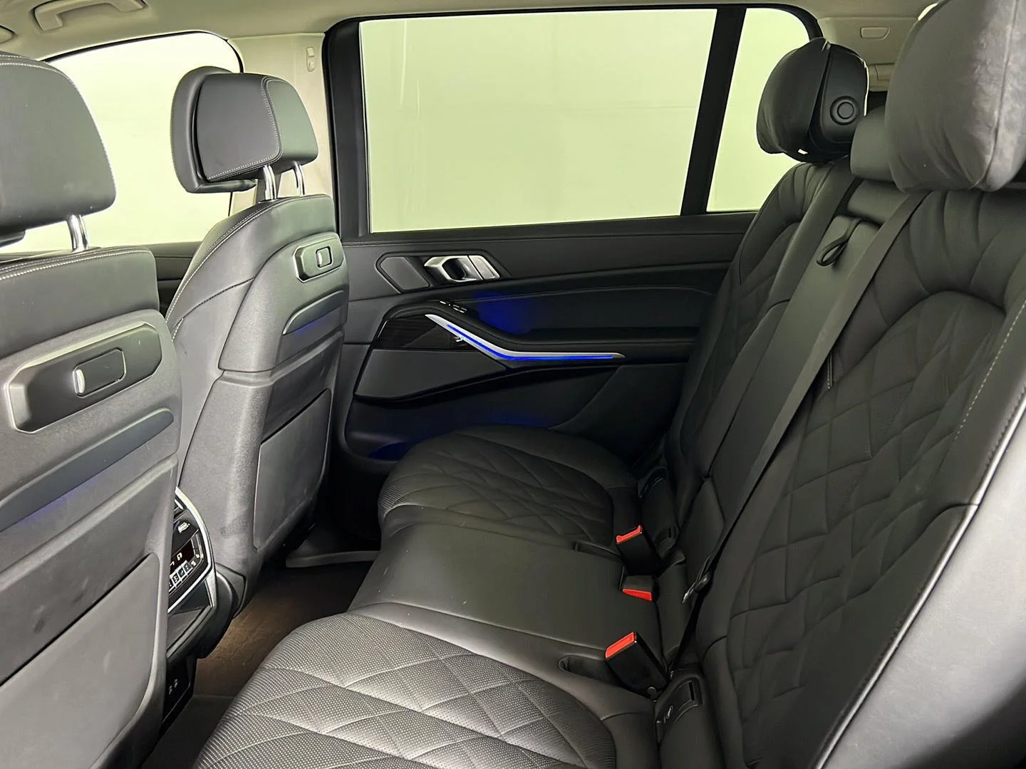 Used 2024 Skyscraper Grey Metallic BMW xDrive40i image 12