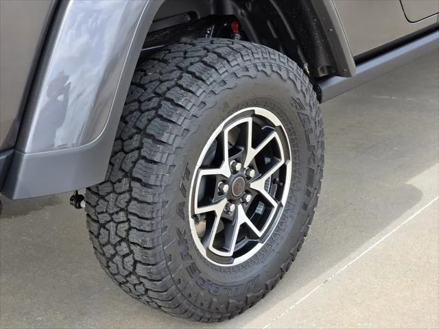New 2026 Granite Crystal Metallic Clear-Coat Exterior Paint Jeep Rubicon image 5