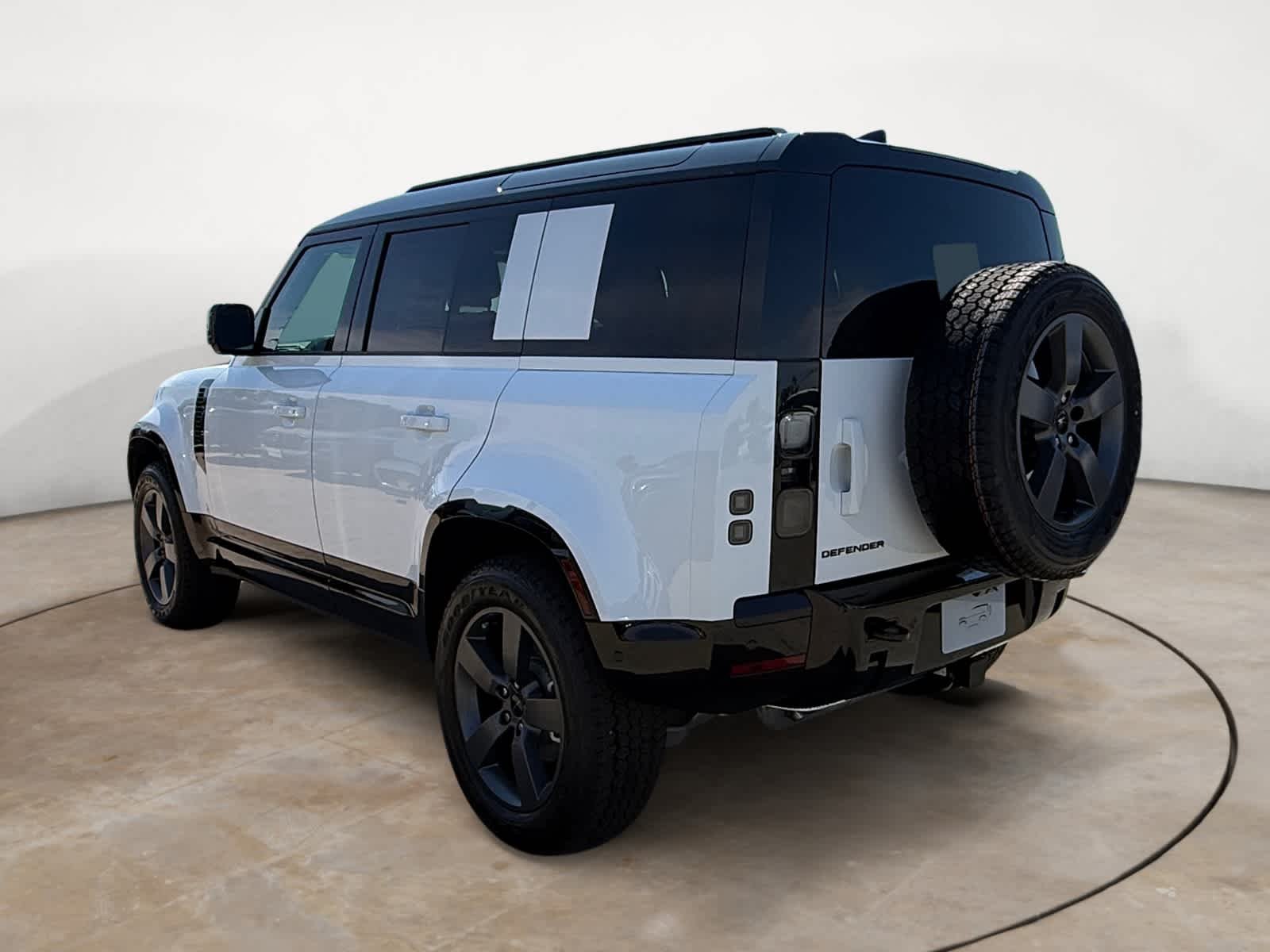 New 2026 Fuji White Land Rover X-Dynamic SE image 3