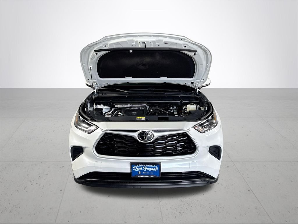 Used 2023 Pearl Toyota L image 22