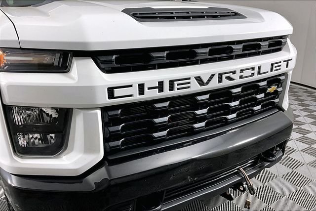 Used 2023 White Chevrolet Custom image 29