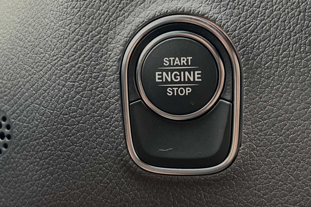 Used 2024  Mercedes-Benz Cargo 170 WB image 22