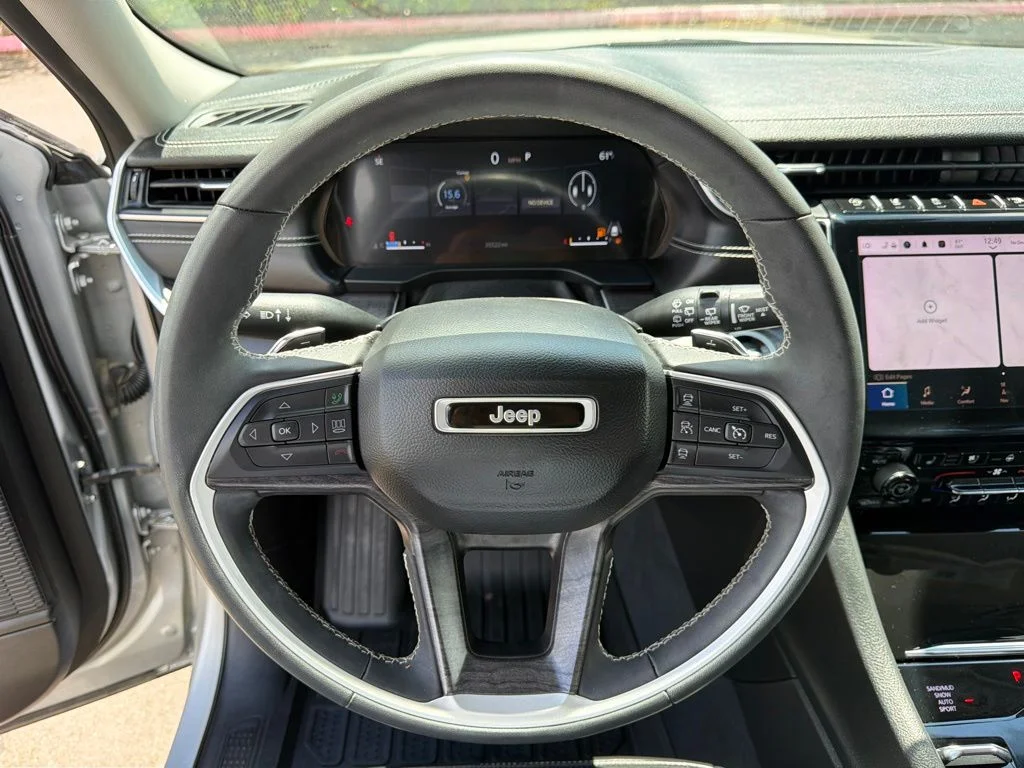 Used 2023 Silver Jeep Limited image 19