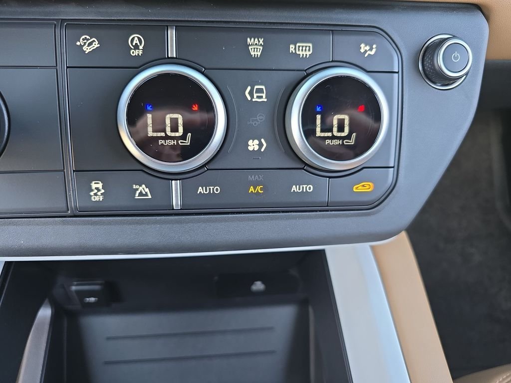 New 2026 Santorini Black LAND ROVER X-Dynamic SE image 24