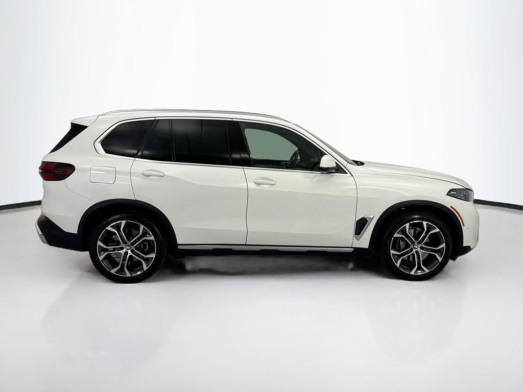 Certified Used 2026 Alpine White BMW xDrive40i image 4