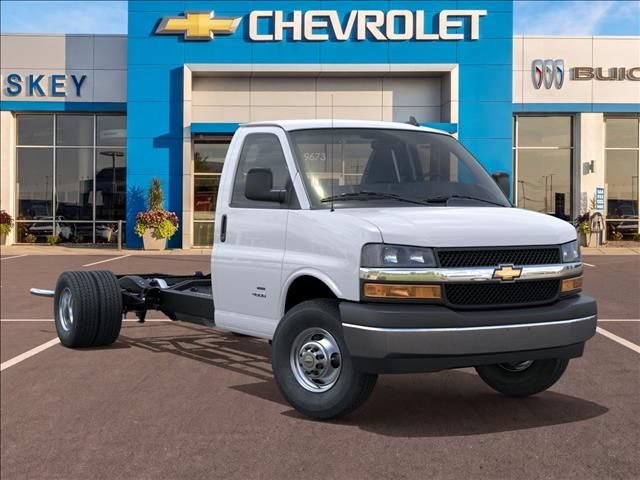 New 2026 Summit White Chevrolet 1WT image 7