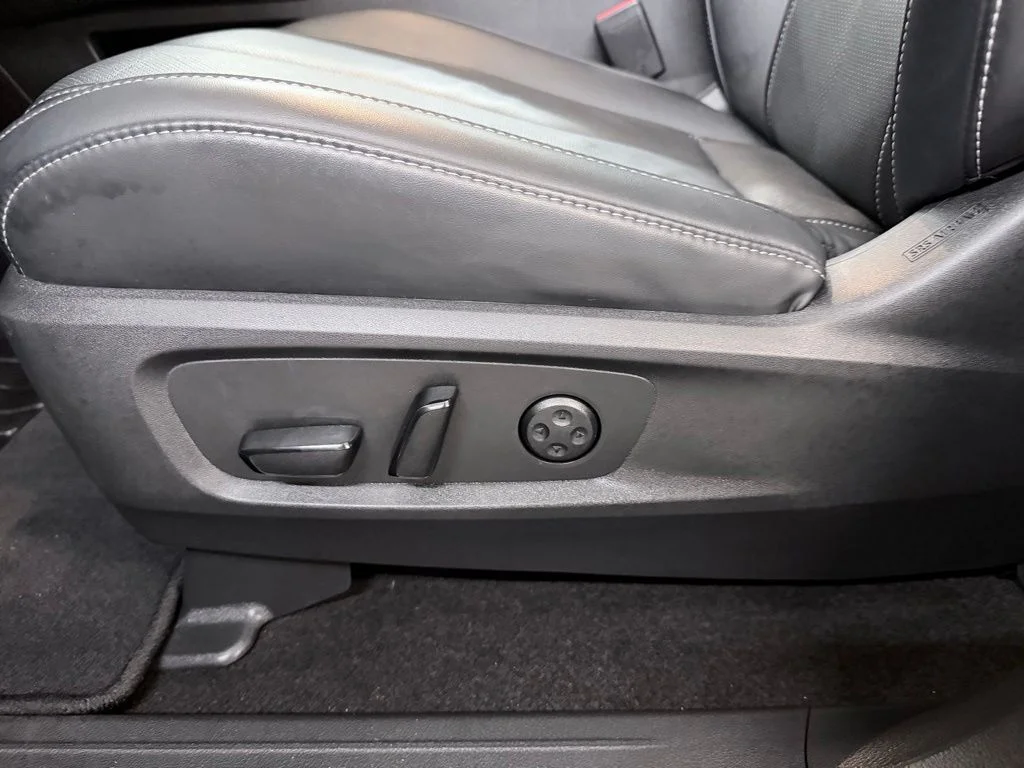 Used 2023 Silver INFINITI PURE image 11