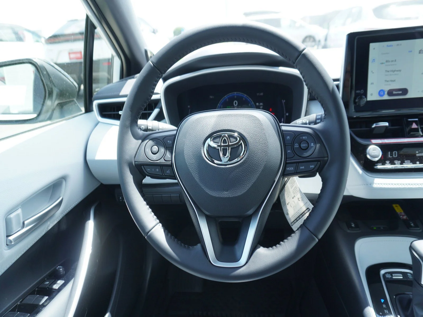 New 2026 Wind Chill Pearl/Midnight Black Metallic Toyota XSE image 14