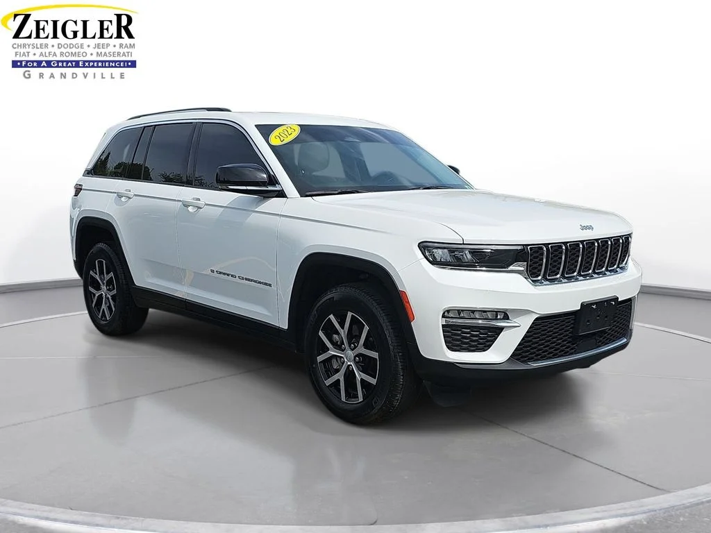 Used 2023 White/off-white Jeep Limited image 3