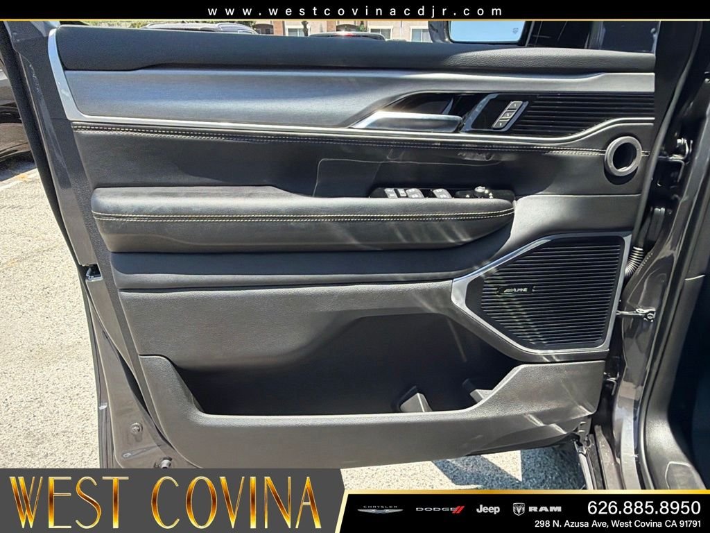 New 2026 Baltic-Gray Metallic Clear-Coat Exterior Paint Jeep Upland image 18
