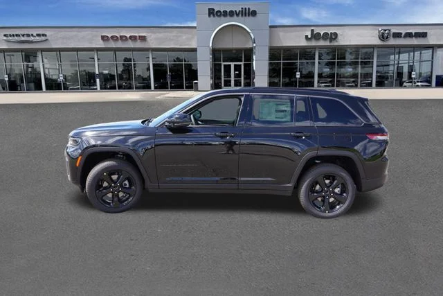 New 2026 Diamond Black Crystal Pearl-Coat Exterior Paint Jeep Limited image 6