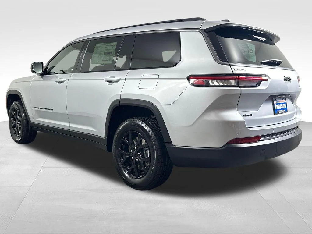 New 2026 Silver Zynith Exterior Paint Jeep Laredo image 8