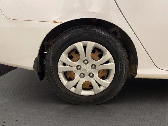Used 2010 White Hyundai GLS image 39