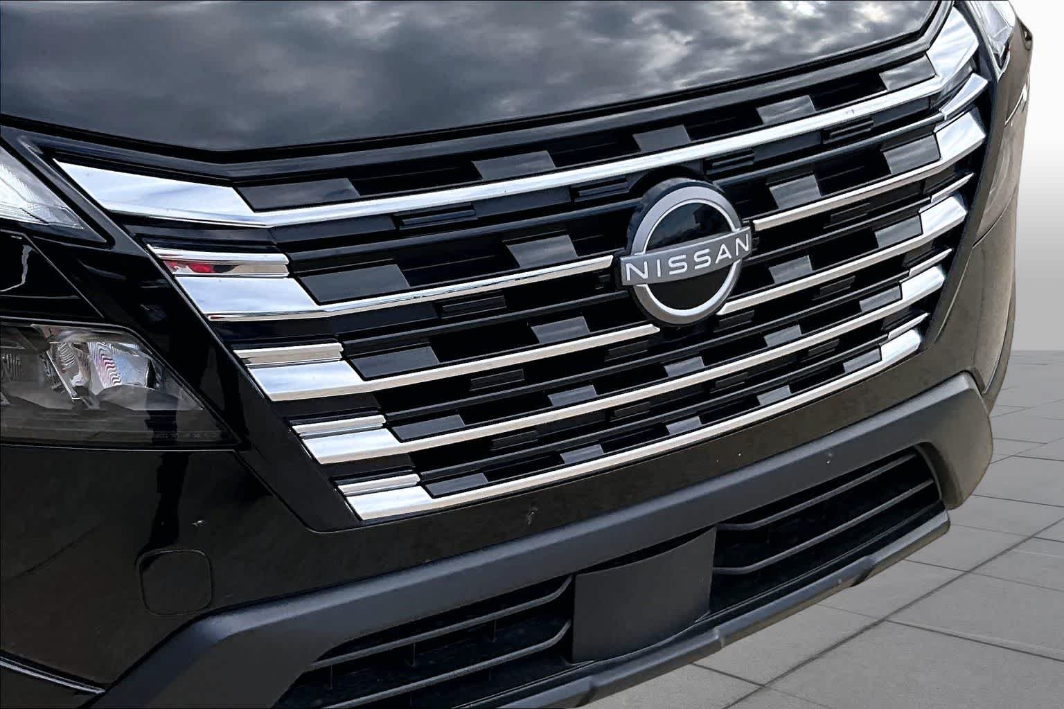 Used 2025 Super Black Nissan S image 27