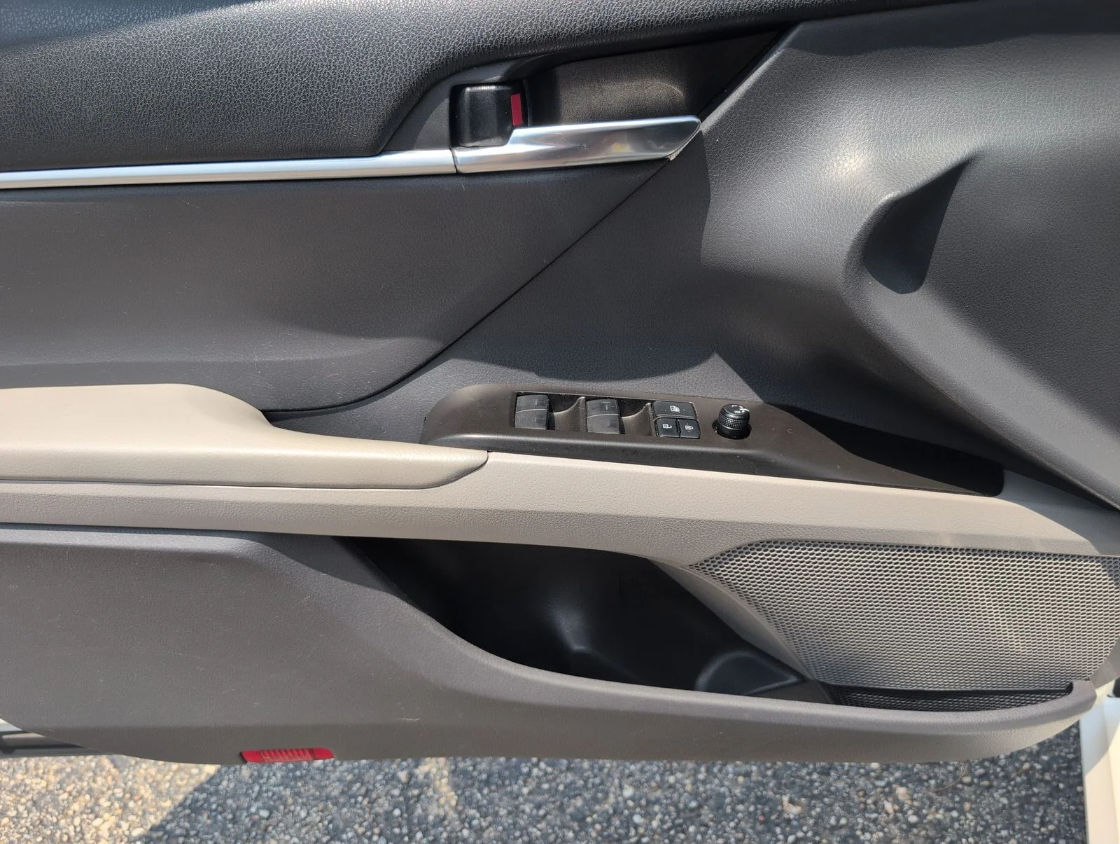 Used 2021 White Toyota LE image 15
