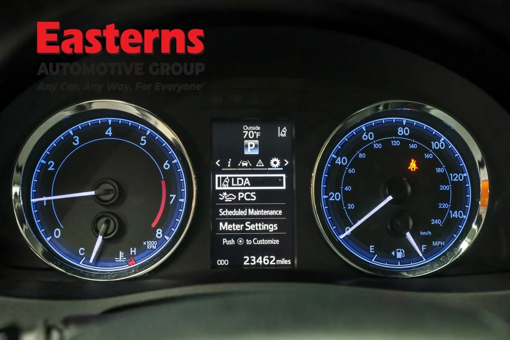 Used 2018 White Toyota SE image 17