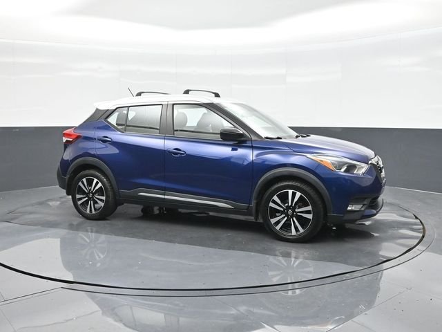 Used 2018 Blue Nissan SR image 17