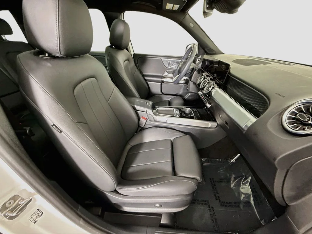 Used 2025 White Mercedes-Benz GLB 250 image 27