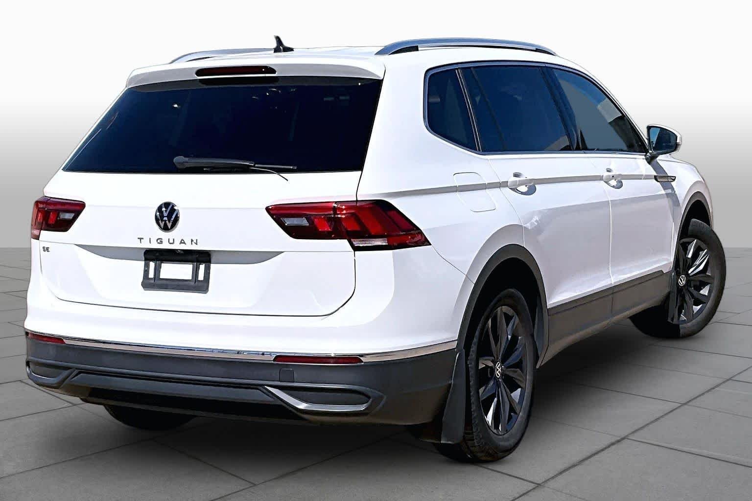 Used 2022 Pure White Volkswagen SE image 12
