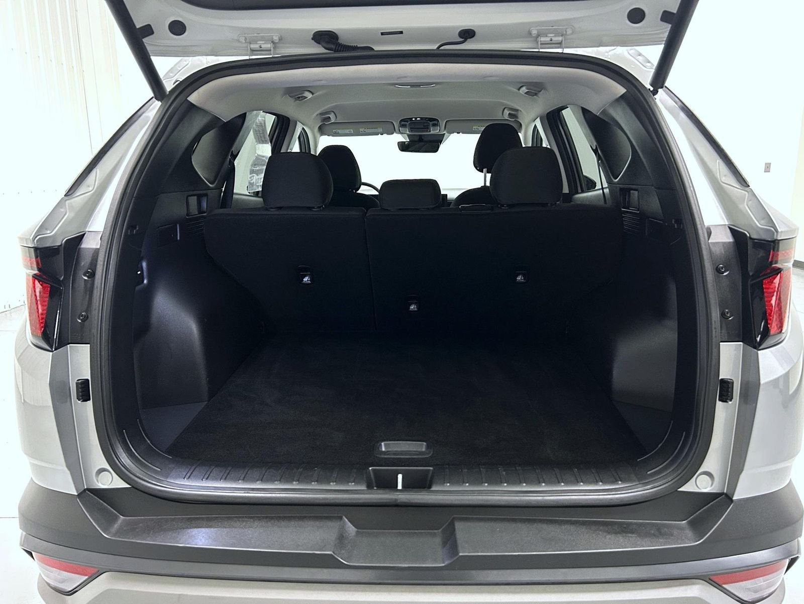 Used 2025 Silver Hyundai SEL image 21
