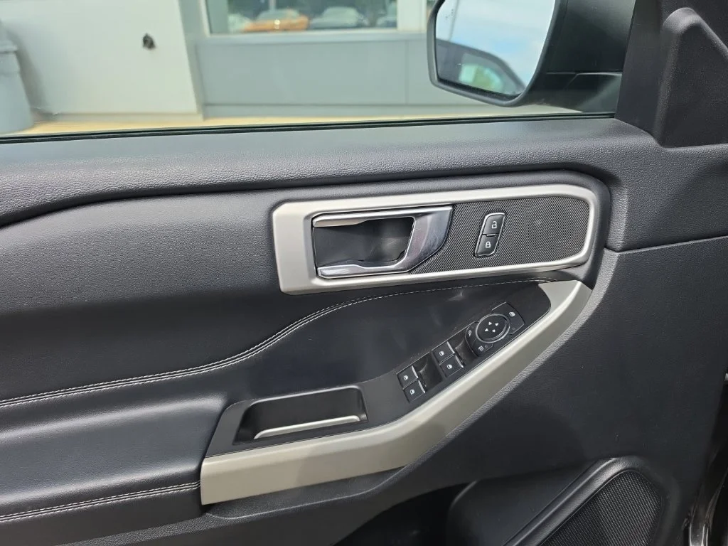Used 2020 Black Ford XLT image 12