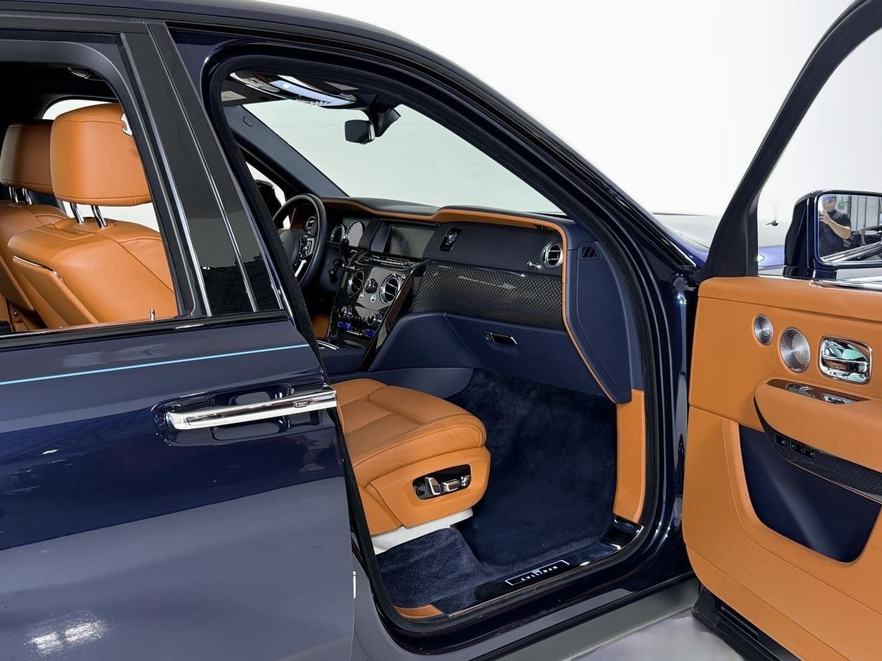 Used 2022 Midnight Blue Rolls-Royce Black Badge | Executive Rear Seating | Rear Entertainment image 40