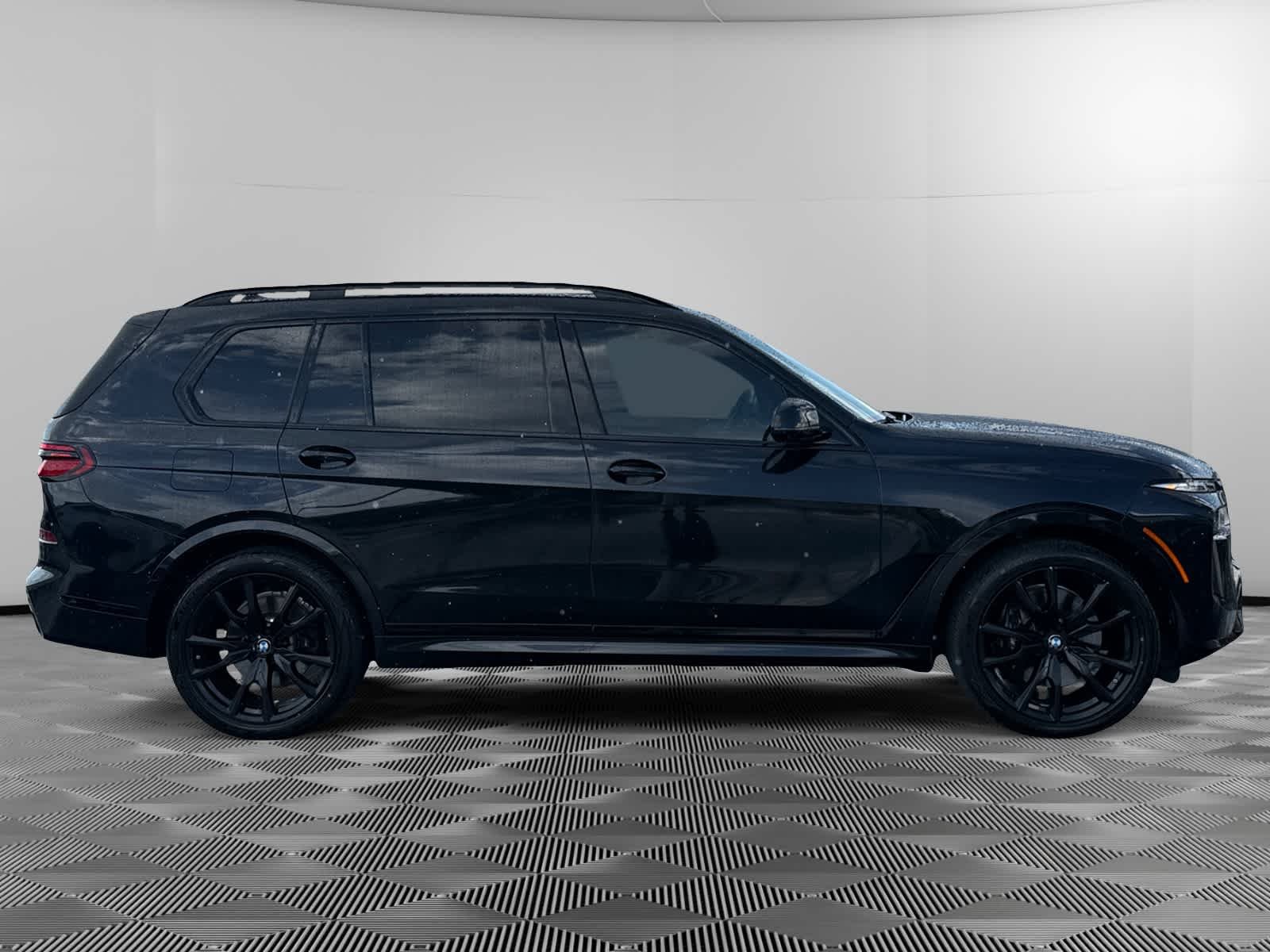 Used 2024 Black Sapphire Metallic BMW xDrive40i image 4