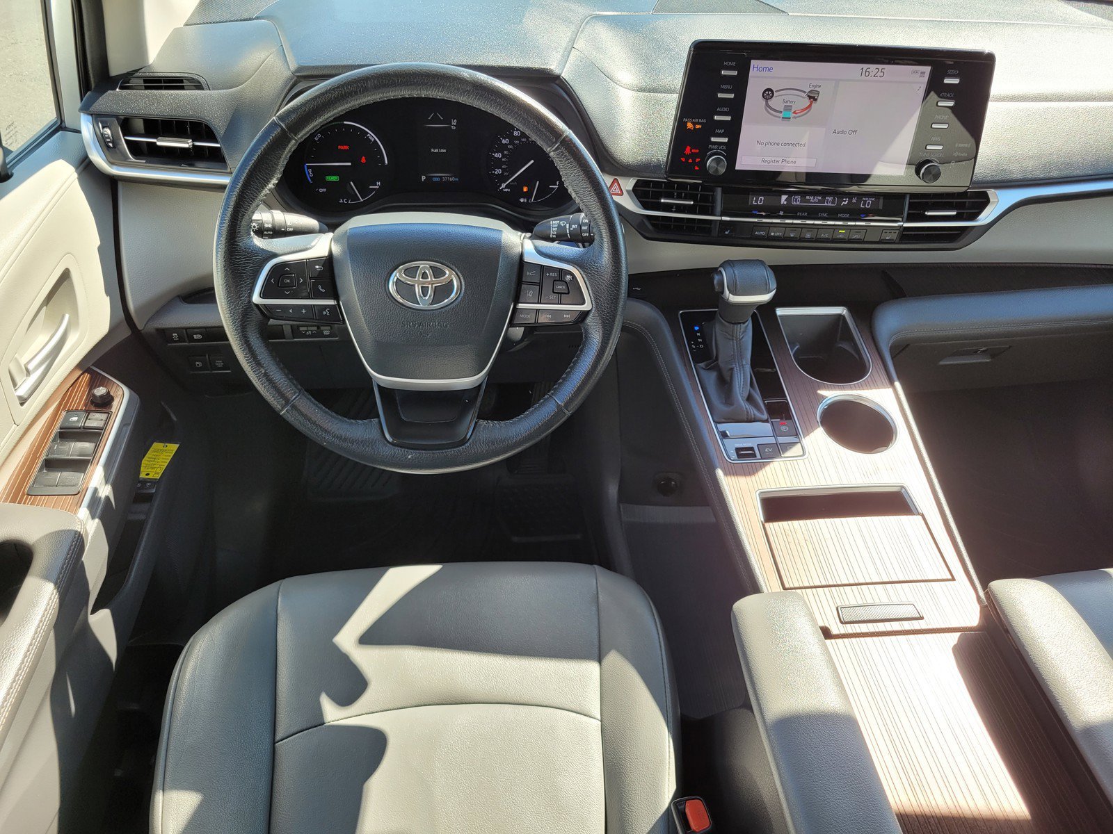 Used 2022 Silver Toyota XLE image 14