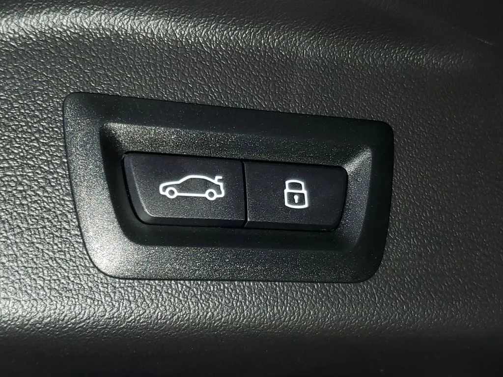 Used 2026 Black BMW sDrive40i image 8